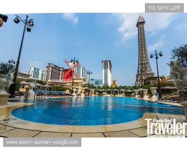 澳门巴黎人埃菲尔铁塔：欣赏澳门夜景中最具代表性的巴黎铁塔模型景观